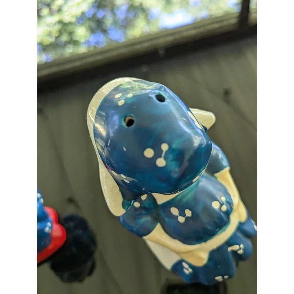 Vintage Kissing Dutch Boy/Girl Salt Pepper Shaker Set Ceramics Japan Tulips Blue